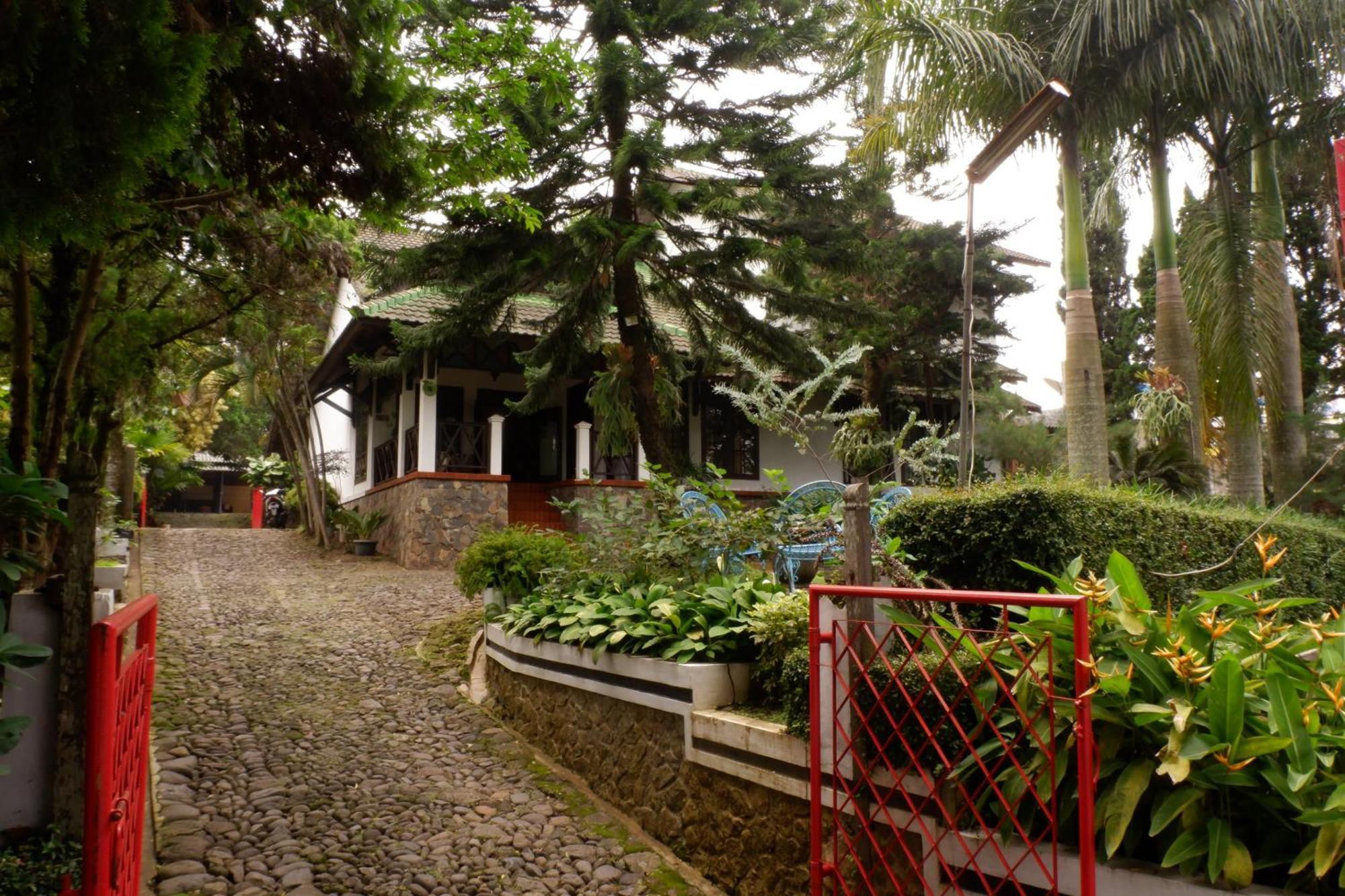Cemara'S Homestay Batu  Buitenkant foto