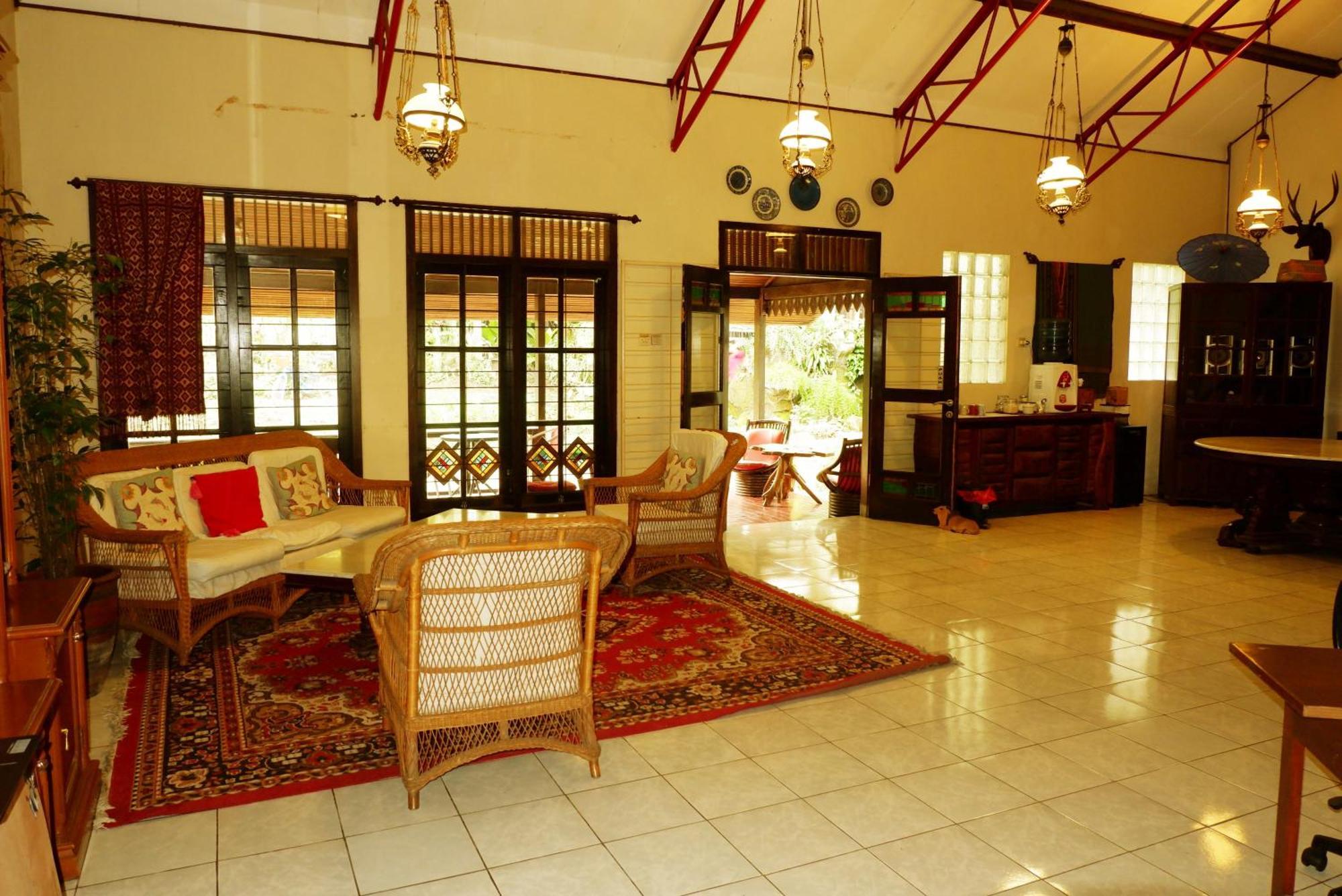 Cemara'S Homestay Batu  Buitenkant foto