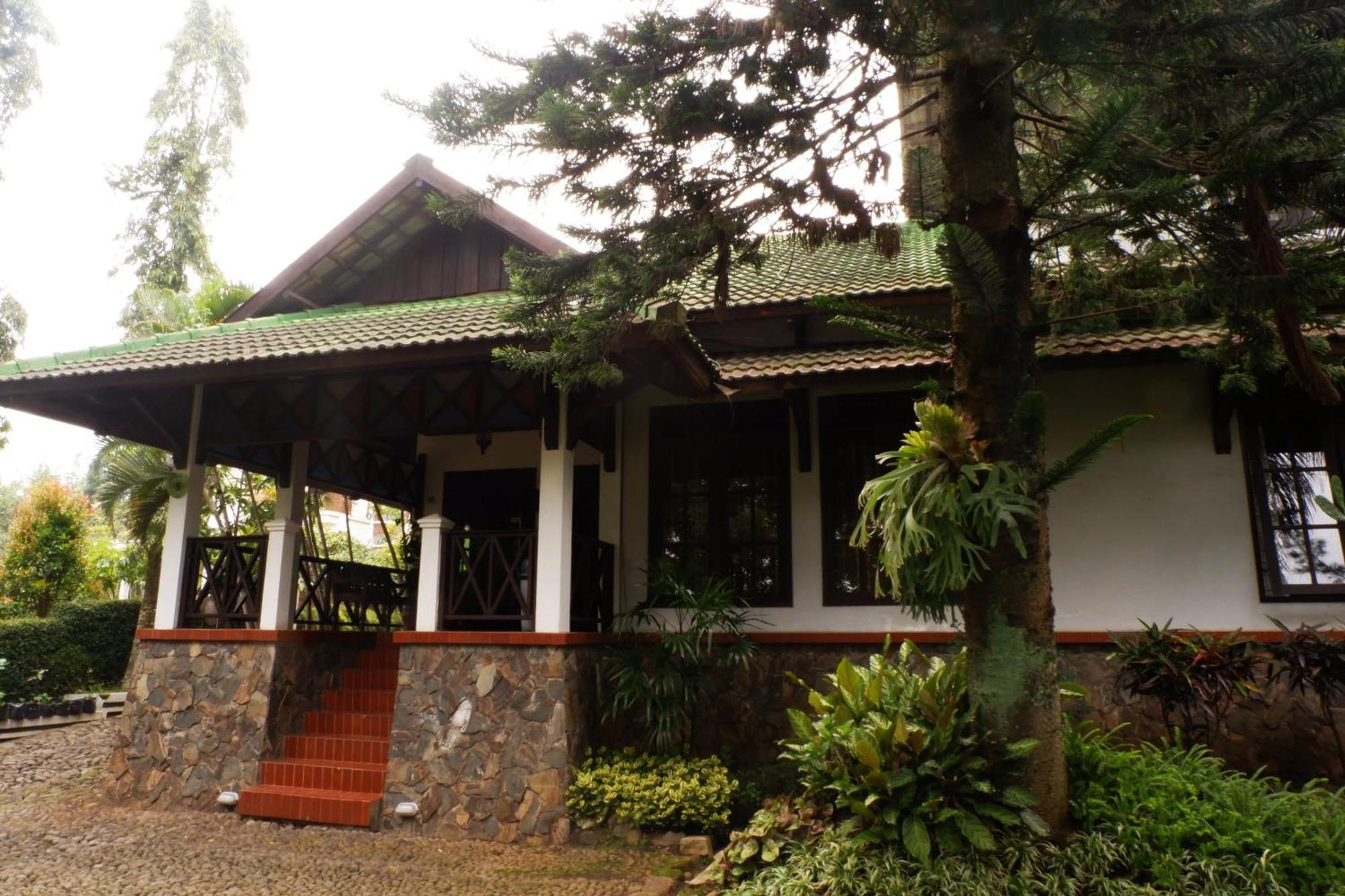 Cemara'S Homestay Batu  Buitenkant foto